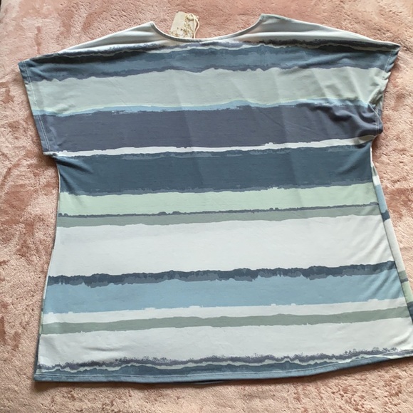 Tru Self Top With Button Accents - Picture 4 of 9